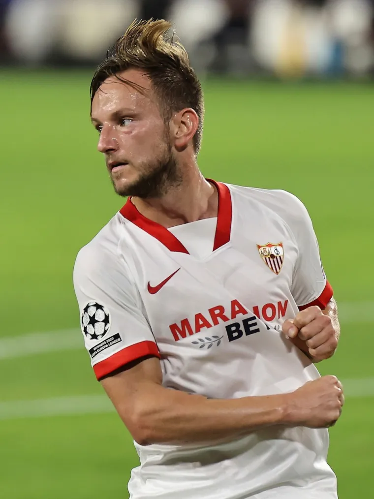 [FOTO] DAME I GOSPODO: Glavna pozornica večeri pripada Ivanu Rakitiću; Svjetla reflektora uperena su u njega