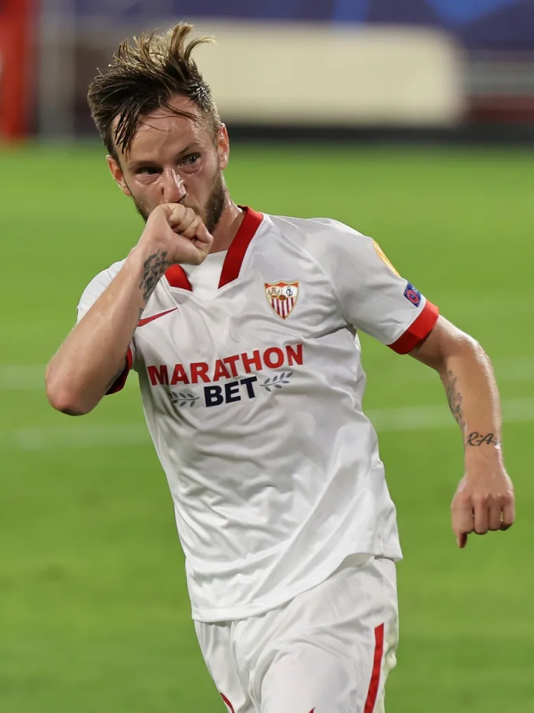 [FOTO] DAME I GOSPODO: Glavna pozornica večeri pripada Ivanu Rakitiću; Svjetla reflektora uperena su u njega