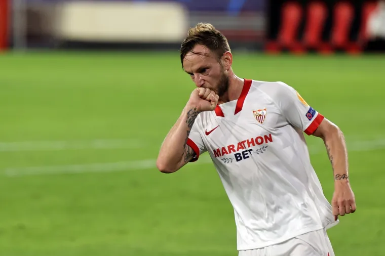 [FOTO] DAME I GOSPODO: Glavna pozornica večeri pripada Ivanu Rakitiću; Svjetla reflektora uperena su u njega