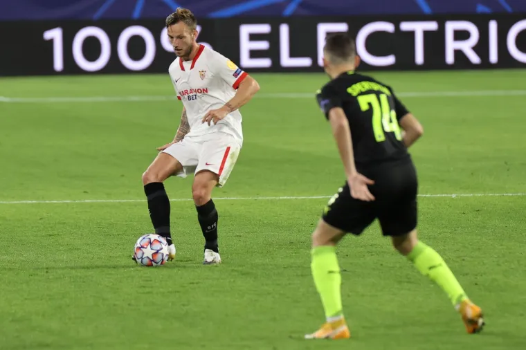 [FOTO] DAME I GOSPODO: Glavna pozornica večeri pripada Ivanu Rakitiću; Svjetla reflektora uperena su u njega