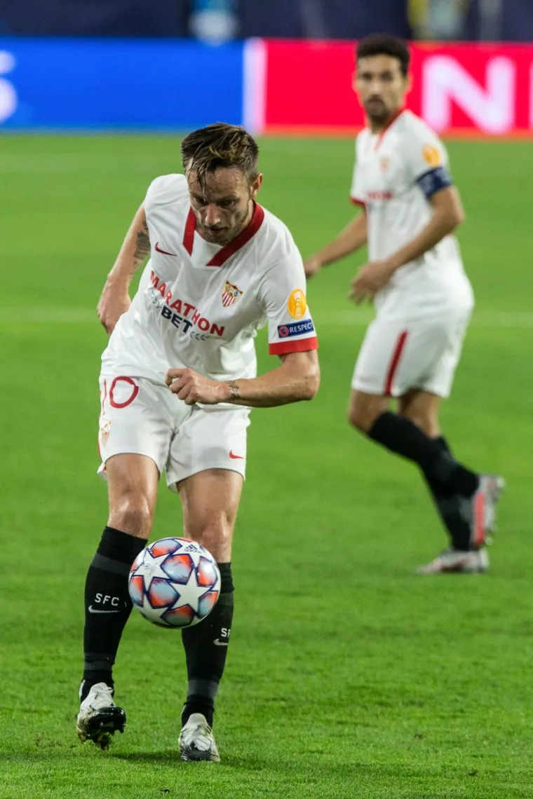 [FOTO] DAME I GOSPODO: Glavna pozornica večeri pripada Ivanu Rakitiću; Svjetla reflektora uperena su u njega