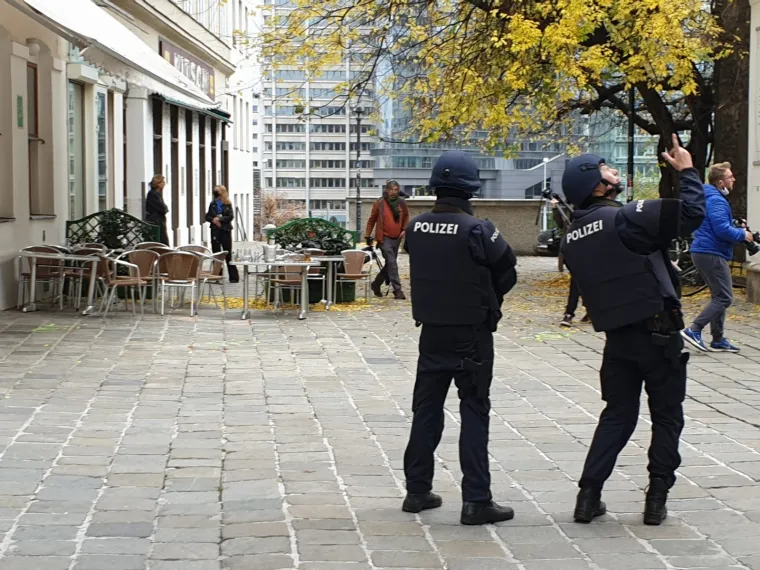 Snažne policijske i vojne snage na ulicama Beča