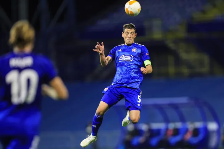 [FOTO] OVAKO TO IZGLEDA VEČERAS NA MAKSIMIRU: Minuta &scaron;utnje i otužna atmosfera