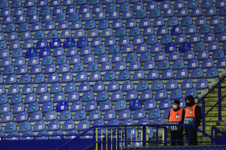[FOTO] OVAKO TO IZGLEDA VEČERAS NA MAKSIMIRU: Minuta &scaron;utnje i otužna atmosfera