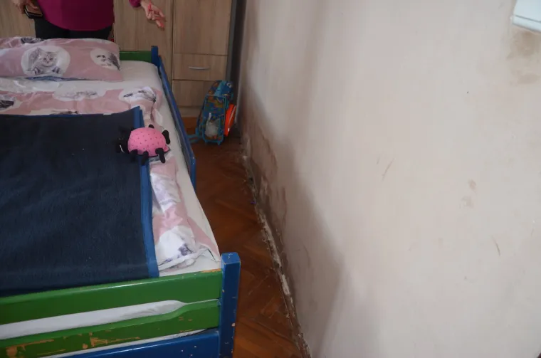 Da ti srce pukne! Pogledajte u kakvim uvjetima žive djeca bez roditelja. Pomozimo im!