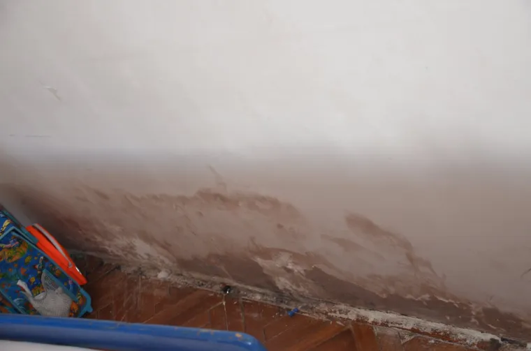 Da ti srce pukne! Pogledajte u kakvim uvjetima žive djeca bez roditelja. Pomozimo im!