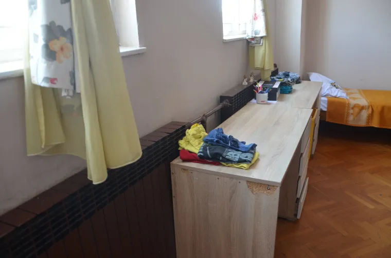 Da ti srce pukne! Pogledajte u kakvim uvjetima žive djeca bez roditelja. Pomozimo im!