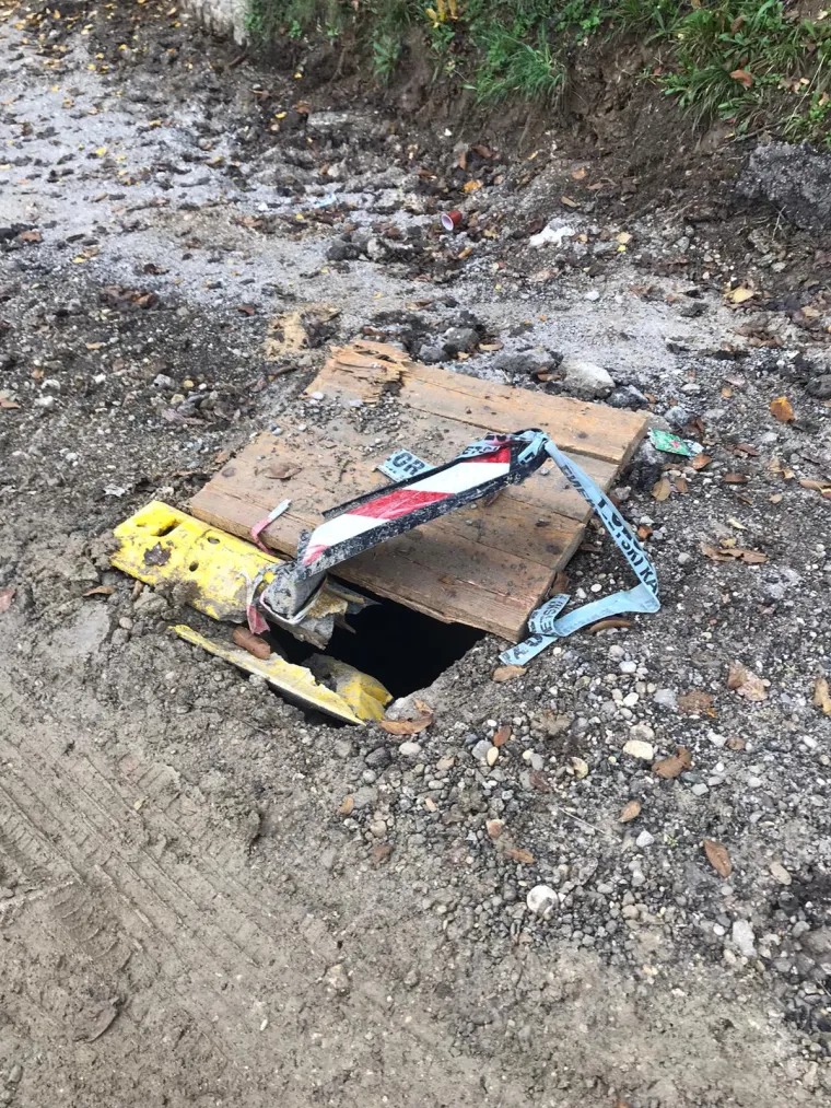 Stanari ulica oko donje postaje sljemenske žičare žive u blatu