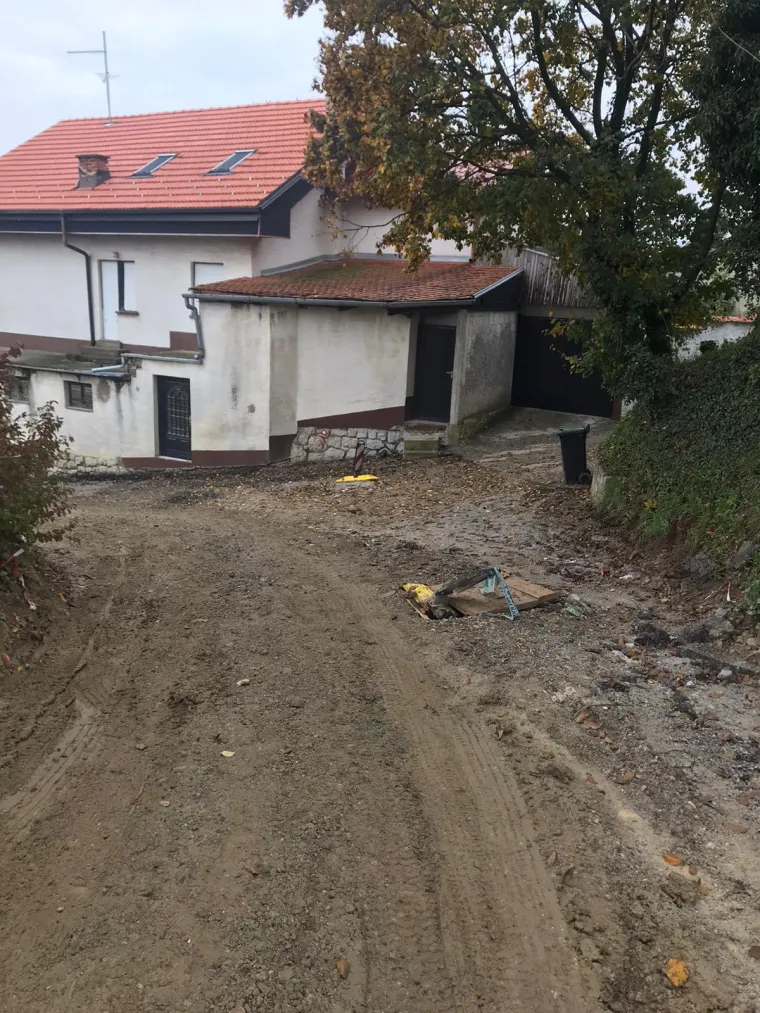 Stanari ulica oko donje postaje sljemenske žičare žive u blatu