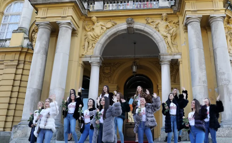 U CENTRU ZAGREBA PREDSTAVLJENE LJEPOTICE KOJE ĆE SE BORITI ZA TITULU ‘KRALJICE HRVATSKE’: U njihovom društvu bio je i Bandić