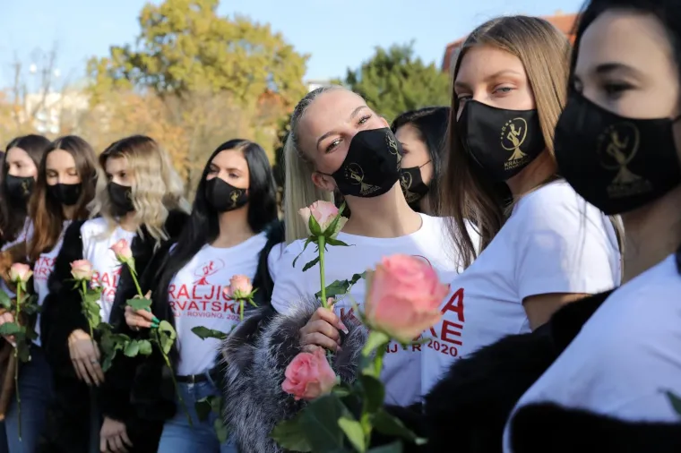 U CENTRU ZAGREBA PREDSTAVLJENE LJEPOTICE KOJE ĆE SE BORITI ZA TITULU ‘KRALJICE HRVATSKE’: U njihovom društvu bio je i Bandić