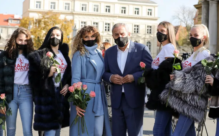 U CENTRU ZAGREBA PREDSTAVLJENE LJEPOTICE KOJE ĆE SE BORITI ZA TITULU ‘KRALJICE HRVATSKE’: U njihovom društvu bio je i Bandić