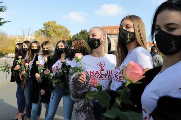 U CENTRU ZAGREBA PREDSTAVLJENE LJEPOTICE KOJE ĆE SE BORITI ZA TITULU &lsquo;KRALJICE HRVATSKE&rsquo;: U njihovom dru&scaron;tvu bio je i Bandić
