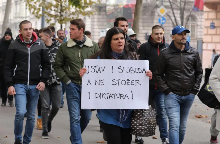 Održano je jo&scaron; jedno okupljanje protiv mjera, prosvjednici jasno poručuju: 'Pandemija zavr&scaron;ava kada svi kažemo 'ne''