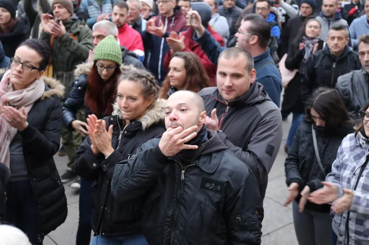 Održano je jo&scaron; jedno okupljanje protiv mjera, prosvjednici jasno poručuju: 'Pandemija zavr&scaron;ava kada svi kažemo 'ne''