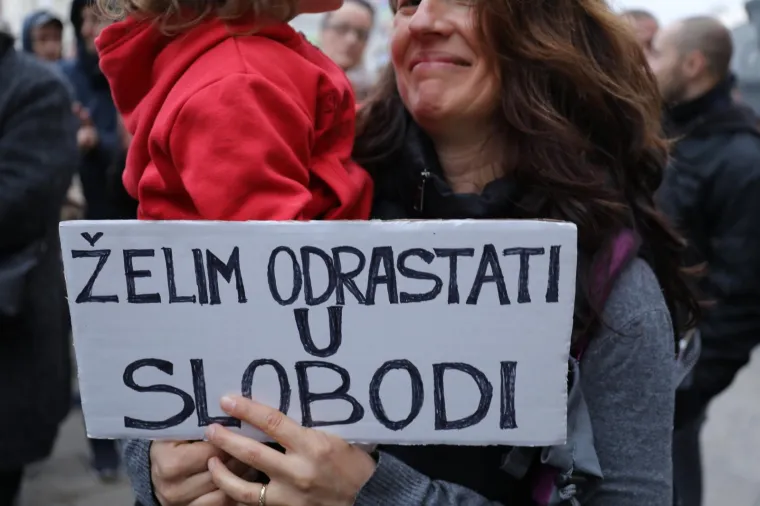 Održano je jo&scaron; jedno okupljanje protiv mjera, prosvjednici jasno poručuju: 'Pandemija zavr&scaron;ava kada svi kažemo 'ne''