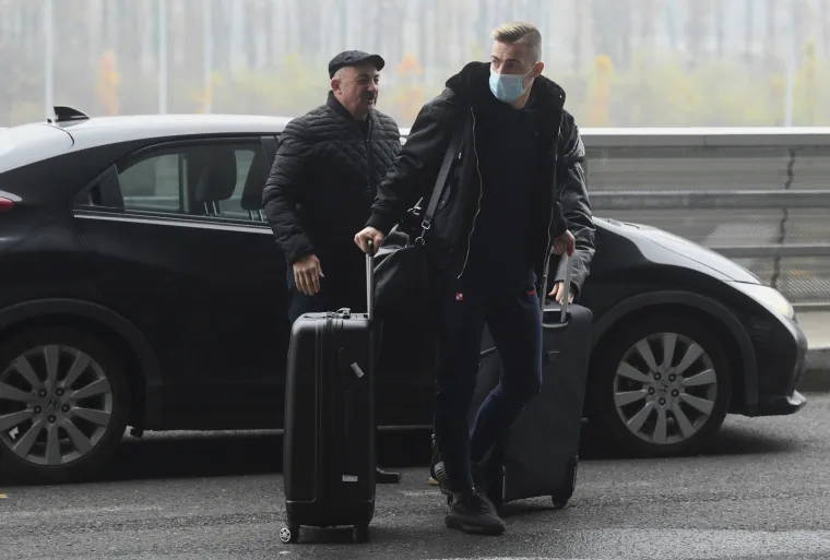 [FOTO] OR&Scaron;IĆ U 'PILI' DO&Scaron;AO NA AERODROM: Ovako je to izgledalo jutros prije polaska u Istanbul