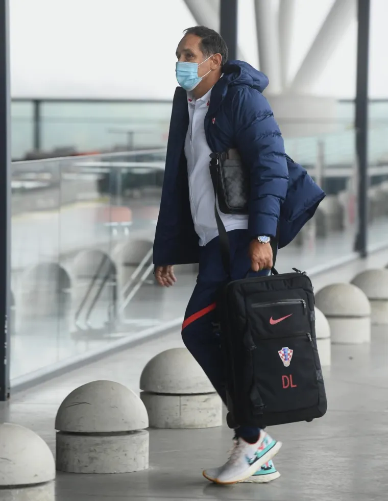 [FOTO] OR&Scaron;IĆ U 'PILI' DO&Scaron;AO NA AERODROM: Ovako je to izgledalo jutros prije polaska u Istanbul