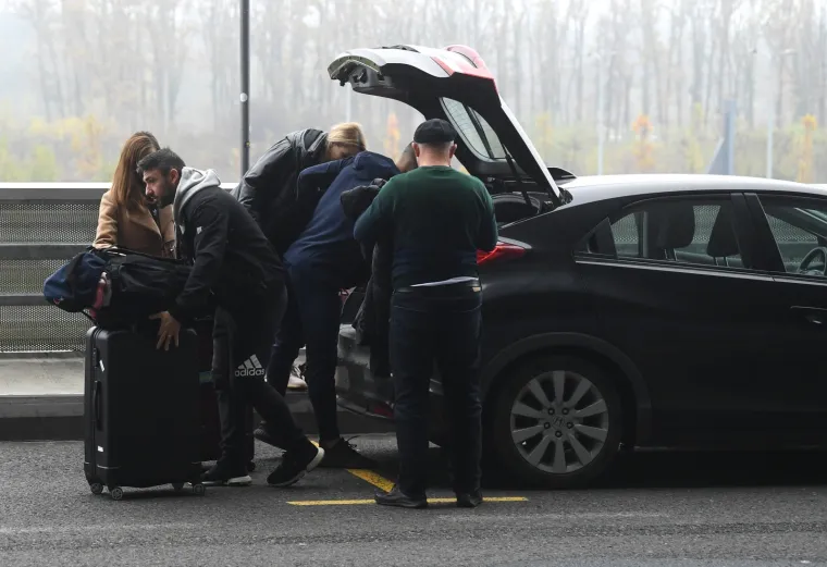 [FOTO] OR&Scaron;IĆ U 'PILI' DO&Scaron;AO NA AERODROM: Ovako je to izgledalo jutros prije polaska u Istanbul