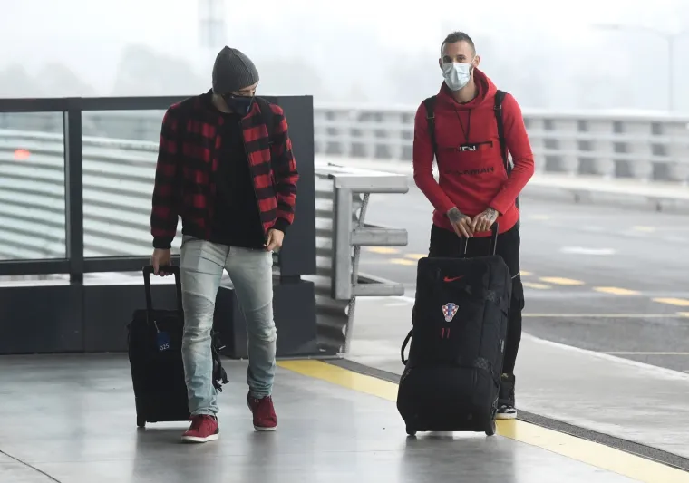 [FOTO] OR&Scaron;IĆ U 'PILI' DO&Scaron;AO NA AERODROM: Ovako je to izgledalo jutros prije polaska u Istanbul