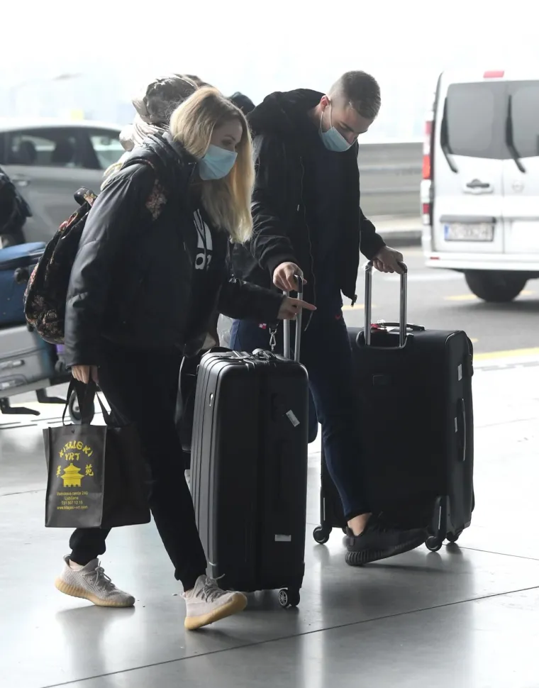 [FOTO] OR&Scaron;IĆ U 'PILI' DO&Scaron;AO NA AERODROM: Ovako je to izgledalo jutros prije polaska u Istanbul