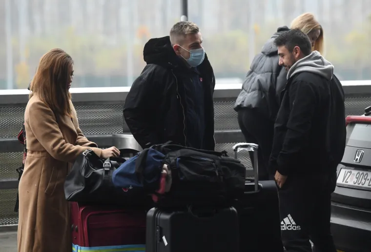 [FOTO] OR&Scaron;IĆ U 'PILI' DO&Scaron;AO NA AERODROM: Ovako je to izgledalo jutros prije polaska u Istanbul