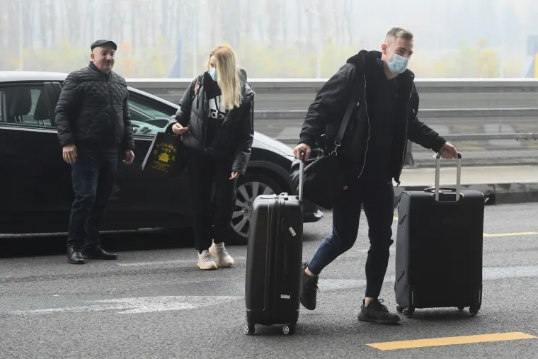 [FOTO] OR&Scaron;IĆ U 'PILI' DO&Scaron;AO NA AERODROM: Ovako je to izgledalo jutros prije polaska u Istanbul