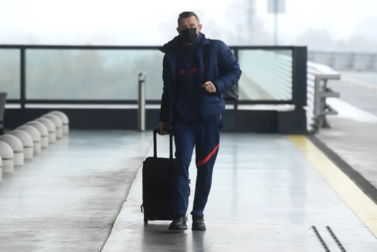 [FOTO] OR&Scaron;IĆ U 'PILI' DO&Scaron;AO NA AERODROM: Ovako je to izgledalo jutros prije polaska u Istanbul