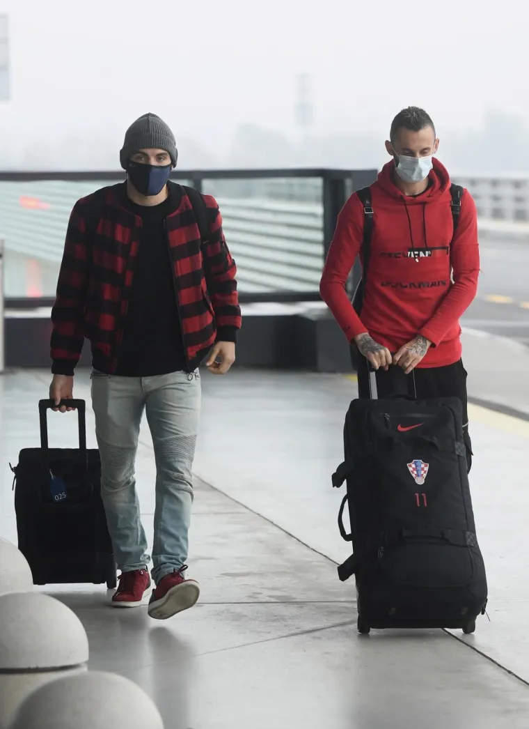 [FOTO] OR&Scaron;IĆ U 'PILI' DO&Scaron;AO NA AERODROM: Ovako je to izgledalo jutros prije polaska u Istanbul