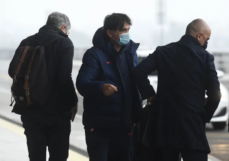 [FOTO] OR&Scaron;IĆ U 'PILI' DO&Scaron;AO NA AERODROM: Ovako je to izgledalo jutros prije polaska u Istanbul