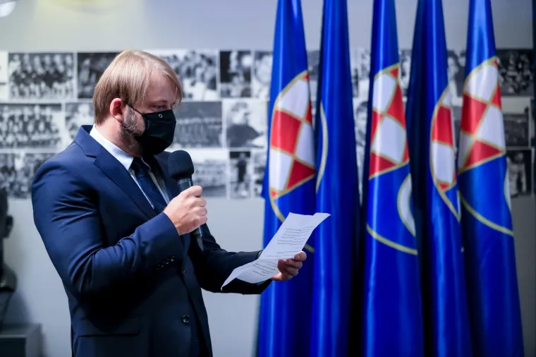 TUŽAN DAN NA MAKSIMIRU: Održana komemoracija za legendarnog Slavena Zambatu