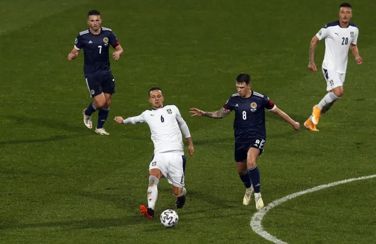 [FOTO] TRENUTAK KOJI JE &Scaron;OKIRAO SRBIJU: Pogledajte prizore povijesne utakmice