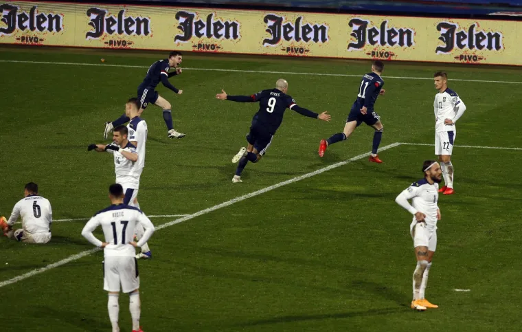 [FOTO] TRENUTAK KOJI JE &Scaron;OKIRAO SRBIJU: Pogledajte prizore povijesne utakmice