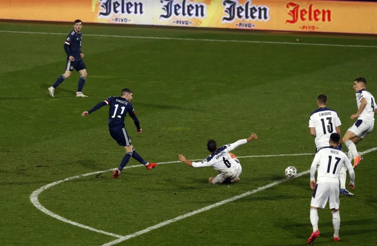 [FOTO] TRENUTAK KOJI JE &Scaron;OKIRAO SRBIJU: Pogledajte prizore povijesne utakmice