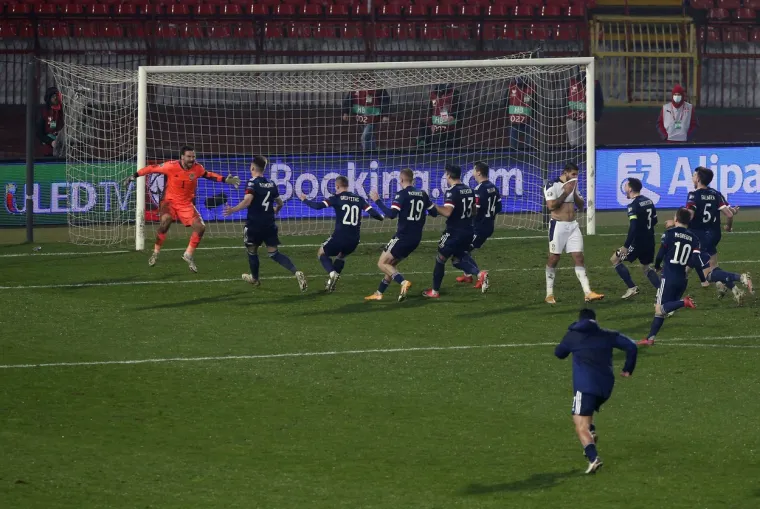 [FOTO] MITROVIĆ TRAGIČAR SRBIJE: Obratite pozornost na ključni detalj; Primjećujete li nešto?