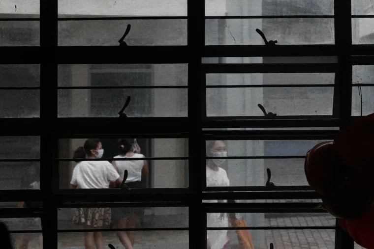 Tajfun Vamco udario Filipine: Tisuće domova poplavljeno, ljudi spa&scaron;avaju ono najvrednije