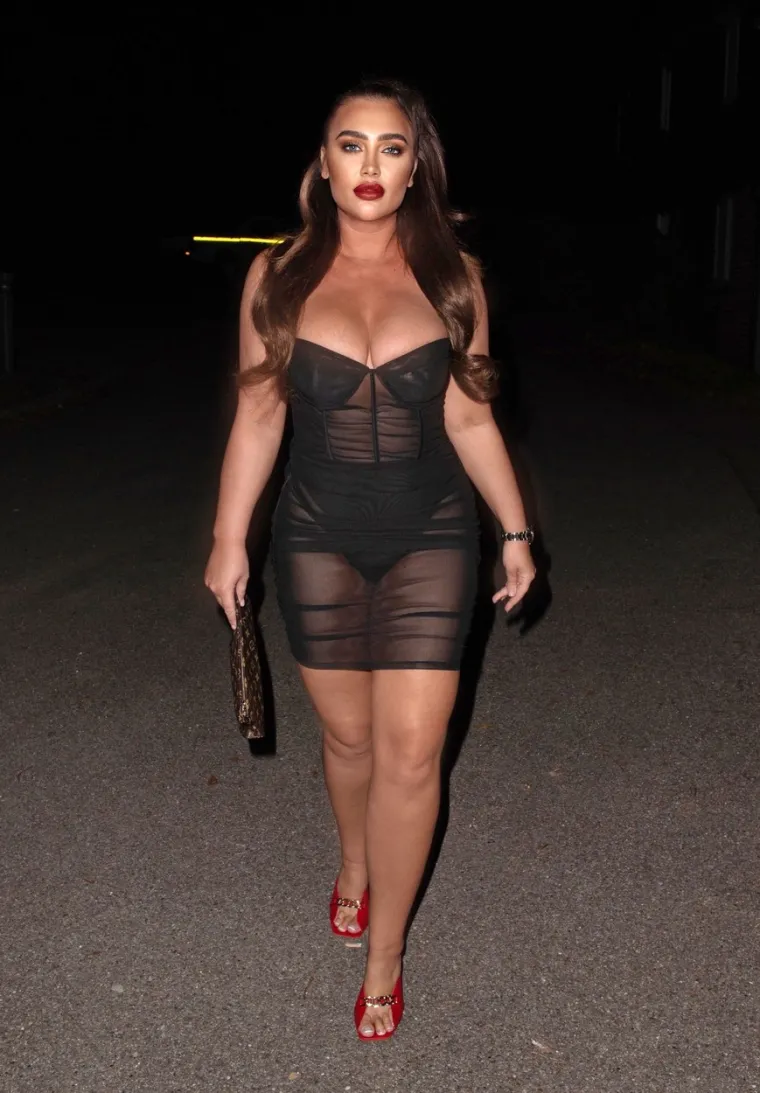 Reality zvijezda Lauren Goodger izašla je u noćni provod u Londonu u prozirnoj crnoj mini haljini. Foto: Profimedia