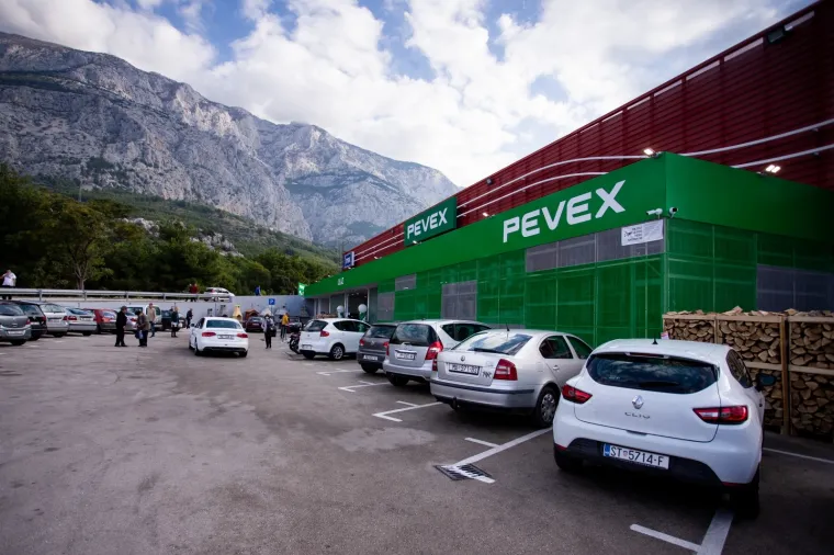 Pevex je u tmurnoj gospodarskoj godini napravio veliki investicijski bum, a kraj godine zaključuju velikim potezom