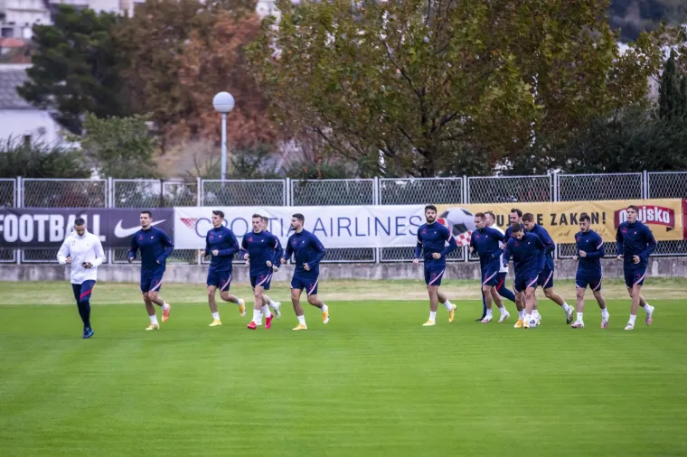 Hrvatska nogometna reprezentacija u Omišu se priprema za utakmicu s Portugalom.