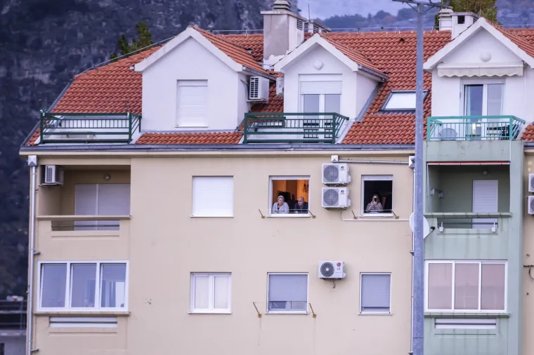 [FOTO] HRVATSKA TRENIRA U OMI&Scaron;U, ČUVA IH INTERVENTNA: Vatreni se spremaju za okr&scaron;aj s Portugalcima