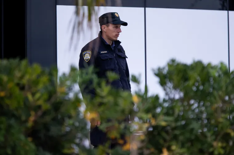 [FOTO] PORTUGALCI POD STROGIM MJERAMA OSIGURANJA U SPLITU: Hotel čuva policija, igrači izlaze samo na balkone