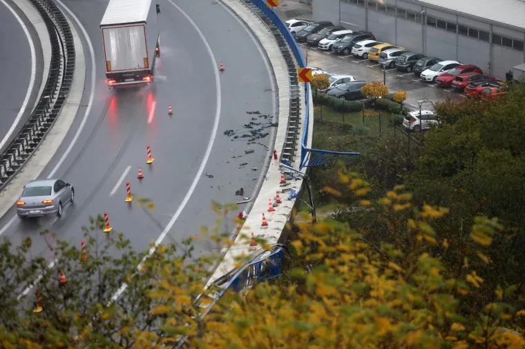 Te&scaron;ka prometna nesreća blizu Rijeke: Vozač sletio u provaliju s vijadukta Svilno