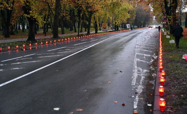 POGLEDAJTE KAKO VEČERAS IZGLEDAJU ULICE HRVATSKIH GRADOVA: Ljudi se prisjećaju stradanja Vukovara i &Scaron;kabrnje