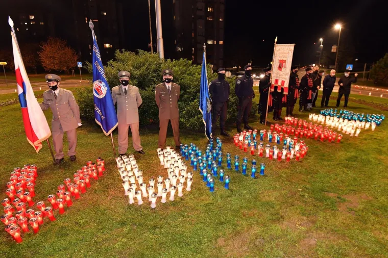 Na rotoru u Vukovarskoj ulice u Čakovcu zapaljeni lampioni povodom sjećanja na Vukovar