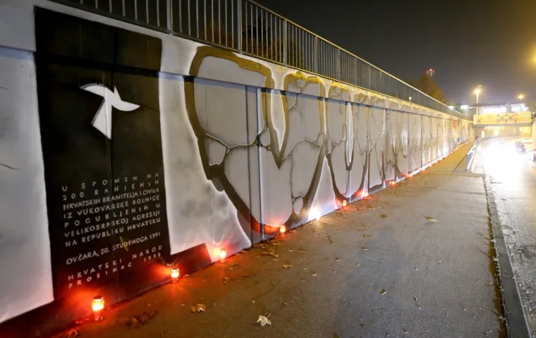 Pogledajte kako su građani diljem Hrvatske odali počast Vukovaru - simbolu hrvatske slobode