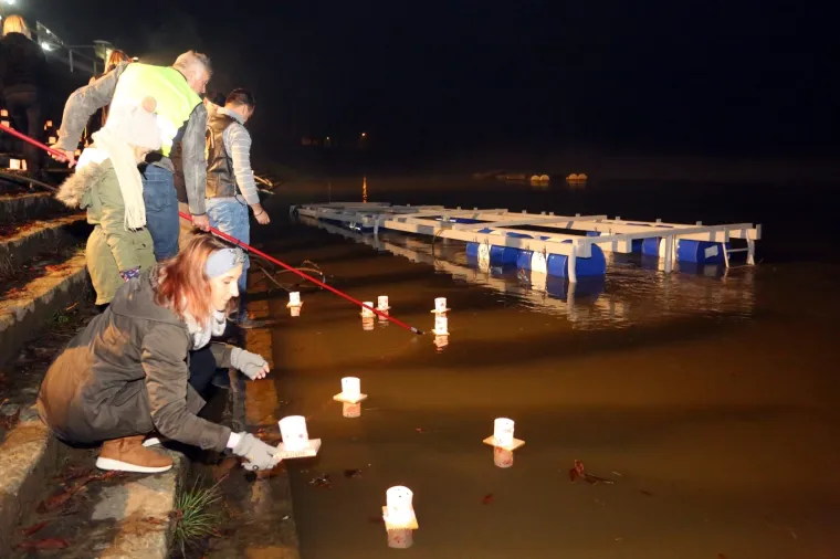Pogledajte kako su građani diljem Hrvatske odali počast Vukovaru - simbolu hrvatske slobode