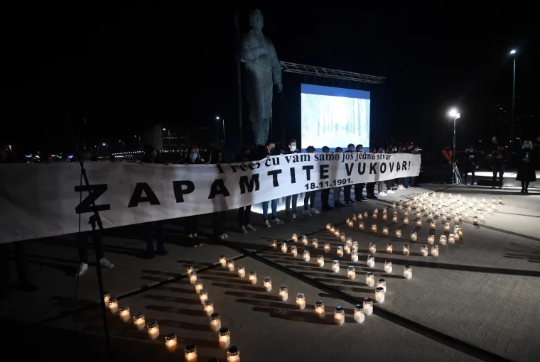 Pogledajte kako su građani diljem Hrvatske odali počast Vukovaru - simbolu hrvatske slobode