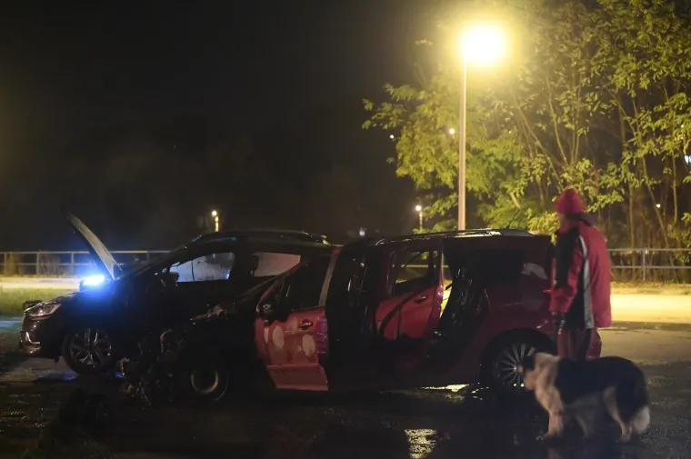 U Zagrebu: Prvo se jedan auto samozapalio, pa požar zahvatio jo&scaron; dva auta