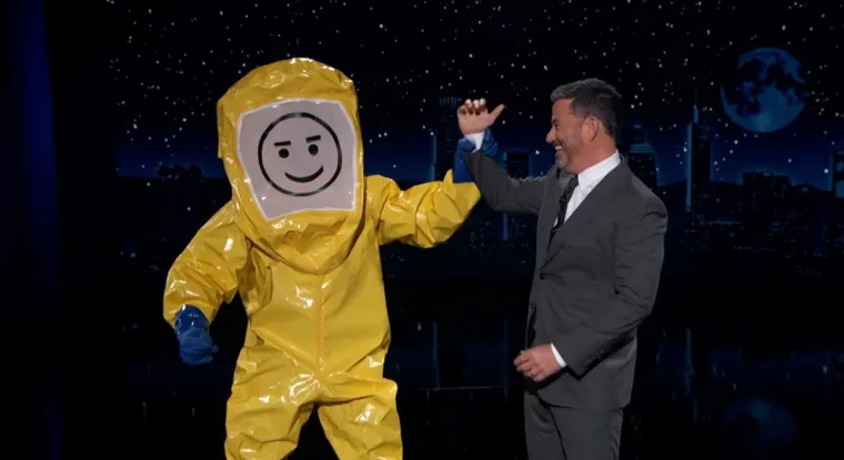 Glumac je u emisiju stigao u žutom hazmat odijelu s pokrivenom glavom, a voditelj je otkrio tko je najseksi mu&scaron;karac ove godine tek kada je publika pogodila o kome se radi.