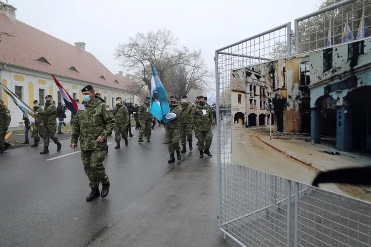 POGLEDAJTE KAKO JE IZGLEDALA KOLONA SJEĆANJA U VUKOVARU: Održana je u posebnim okolnostima zbog epidemije